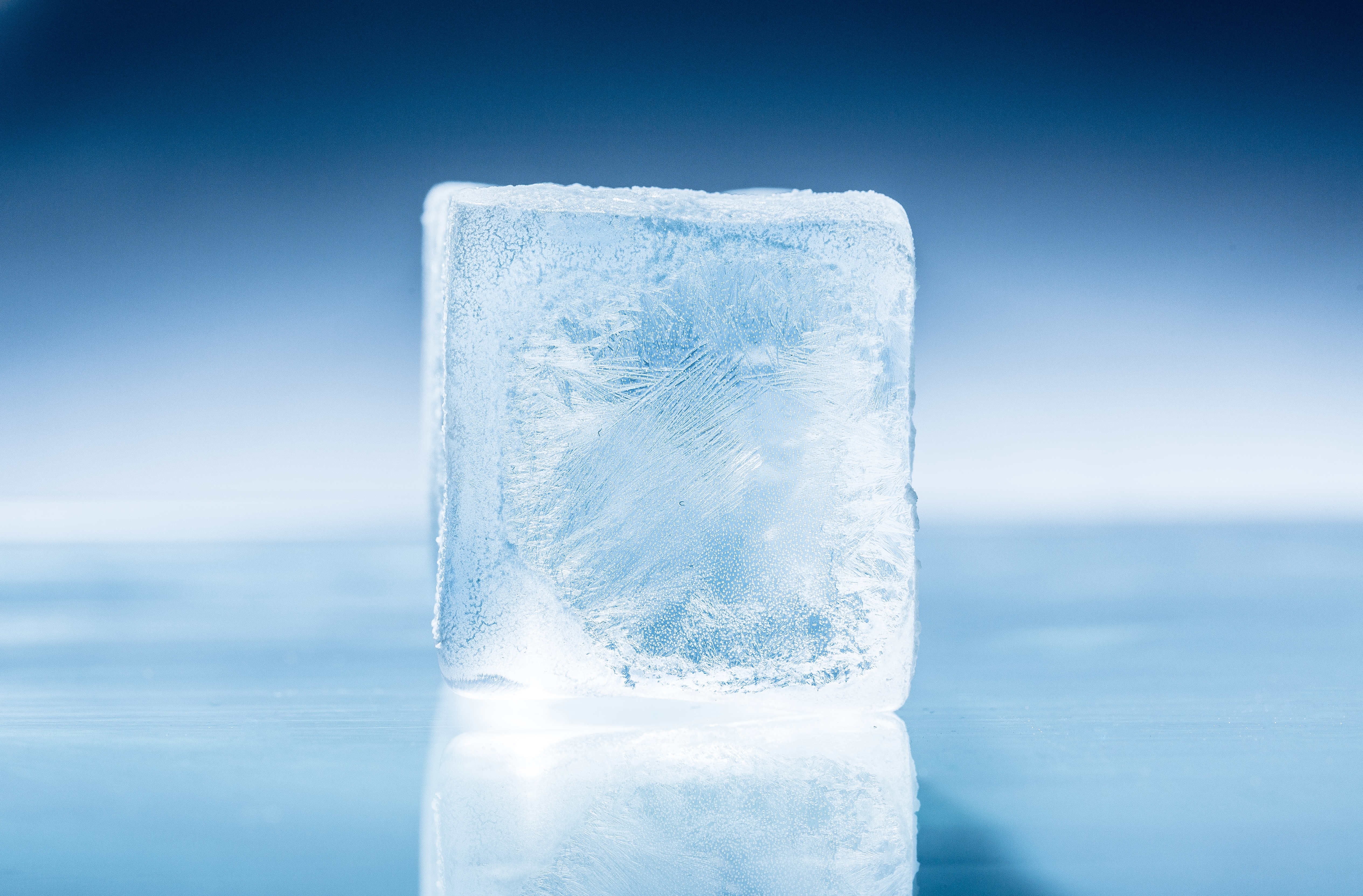 Как думаете на что похож лед. Ice Cube. Кубики льда. Куб льда. Лед.